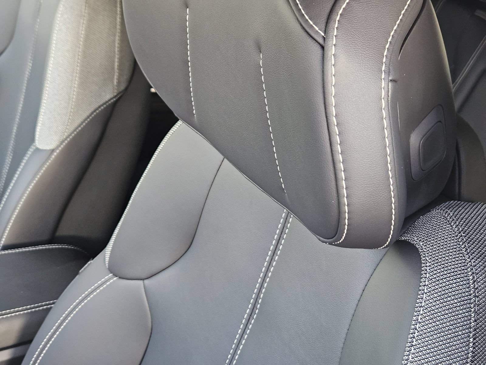 New 2027 Cadillac Optiq Sport AWD/4WD image 17