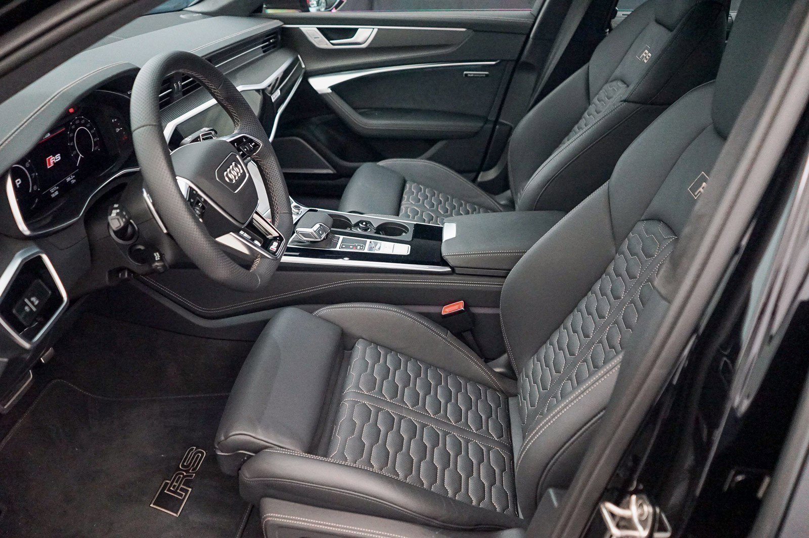 Used 2024 Audi RS 6 performance image 27