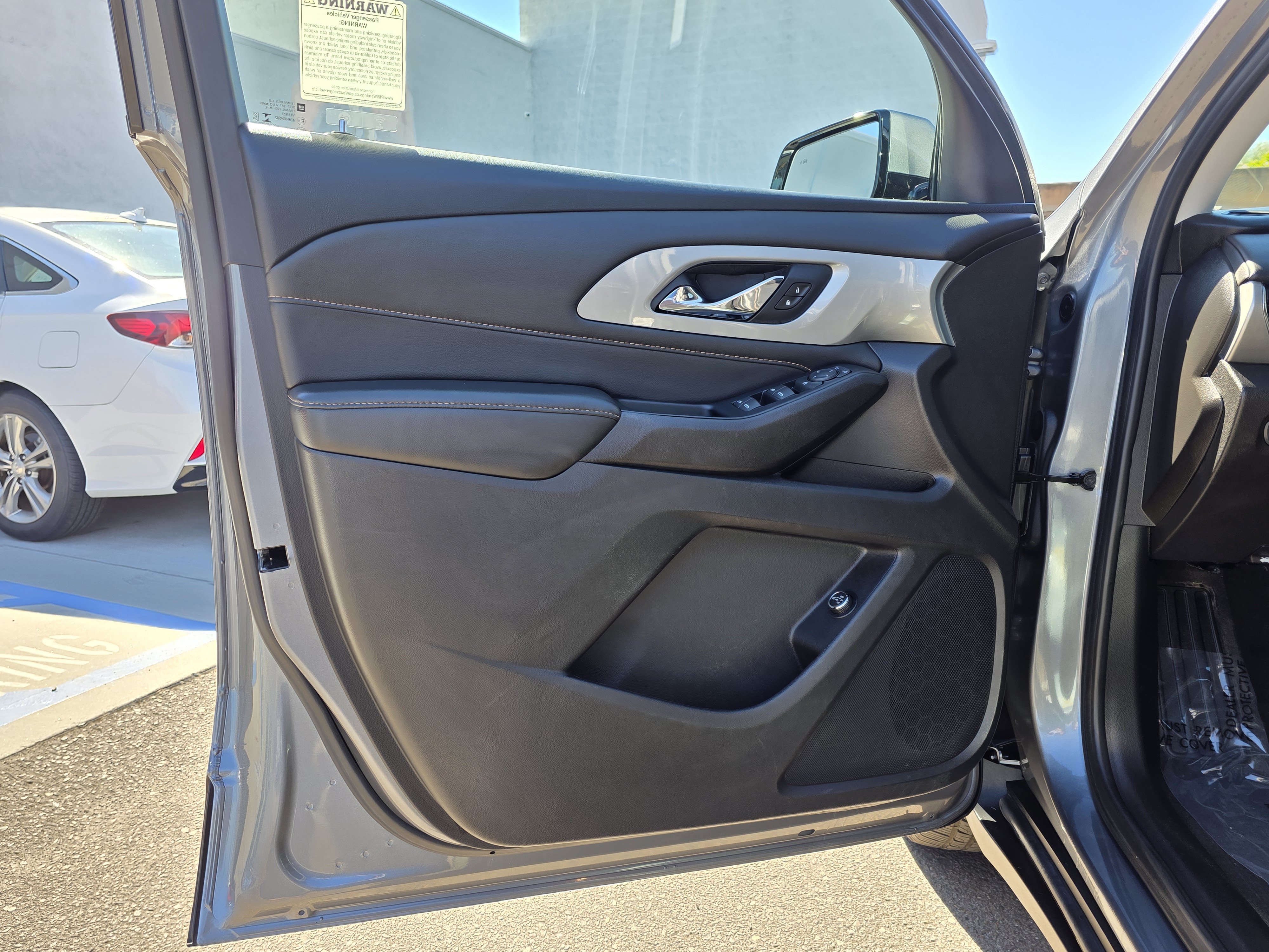 Used 2020 Chevrolet Traverse LT w/ LPO, Floor Liner Package FWD image 12