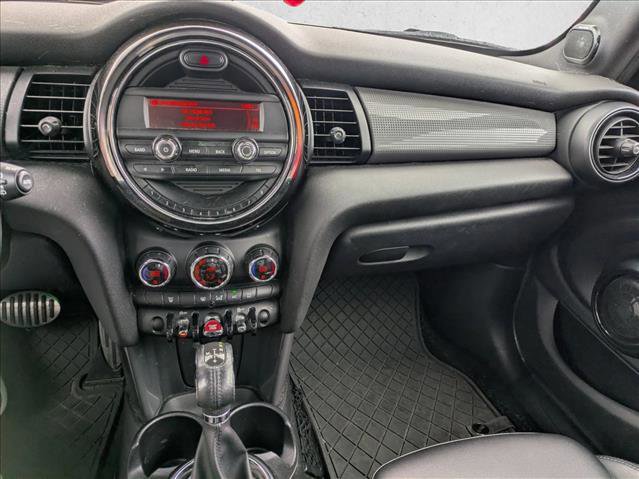 Used 2016 MINI Cooper 4-Door Hardtop image 11