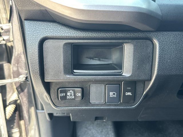 Used 2018 Toyota Tacoma SR5 RWD image 27