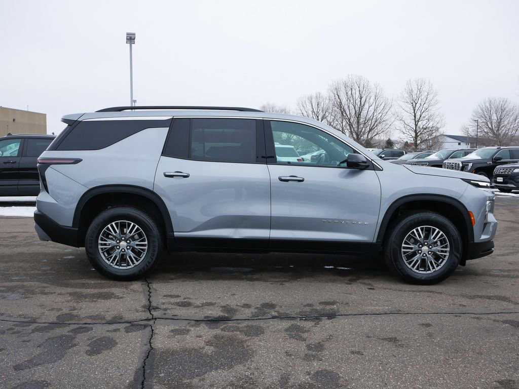 Used 2024 Chevrolet Traverse LT image 8
