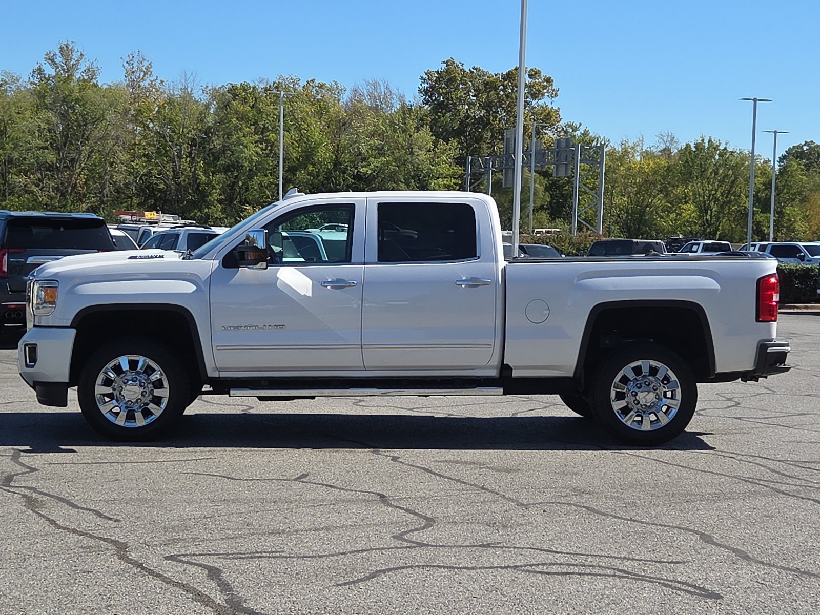 Used 2018 GMC Sierra 2500 Denali w/ Duramax Plus Package AWD/4WD image 2