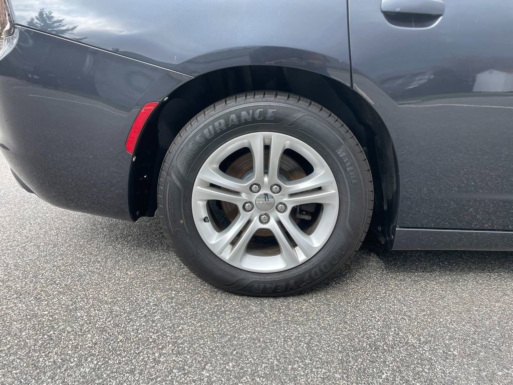 Used 2019 Dodge Charger SXT image 30