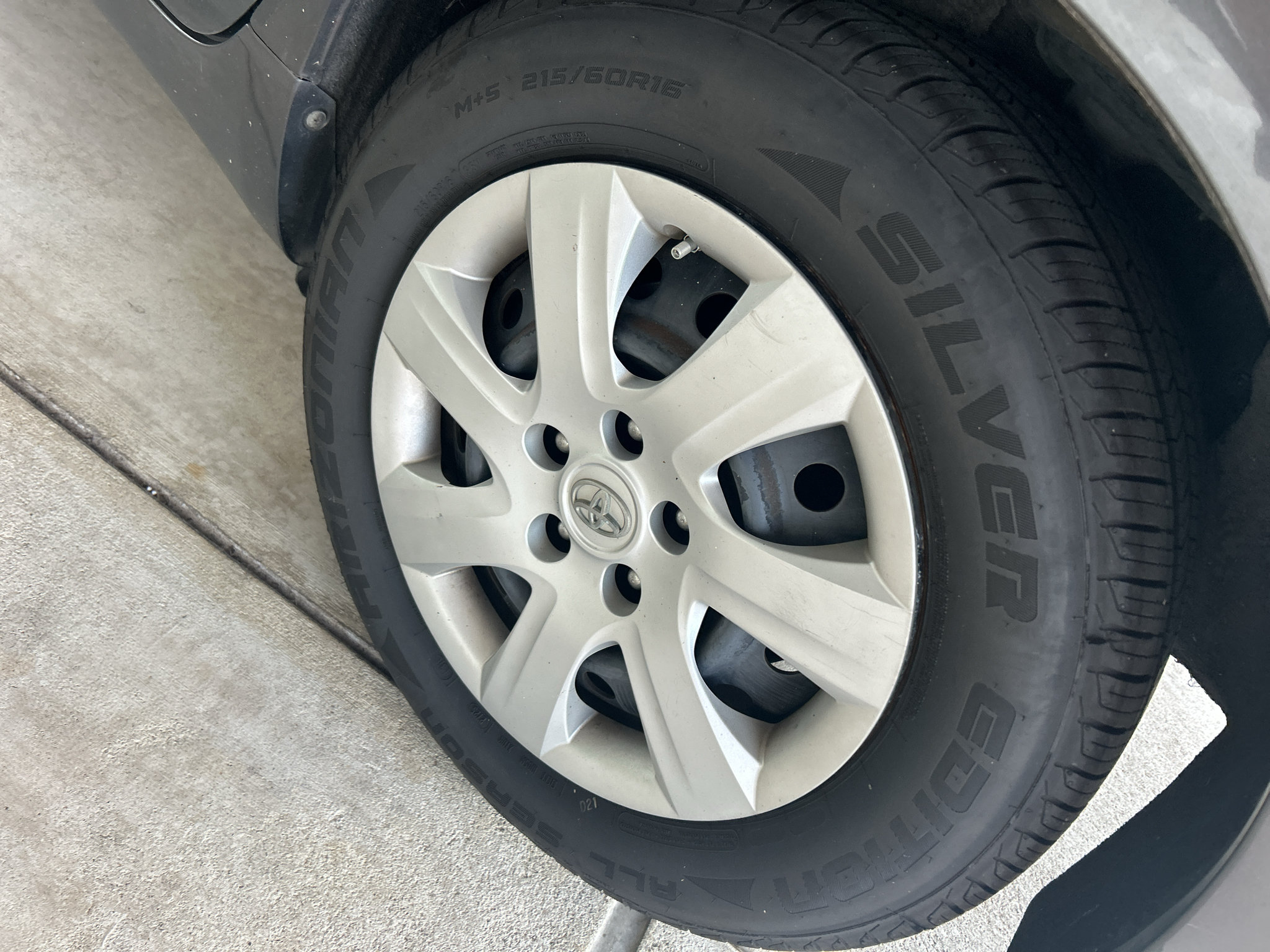 Used 2010 Toyota Camry LE FWD image 8