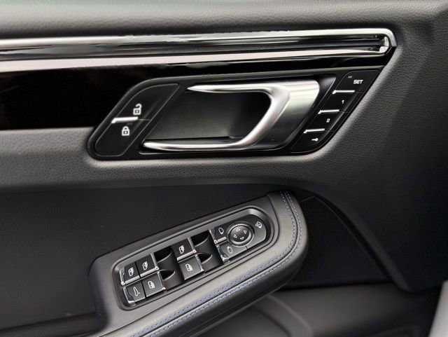 Certified 2025 Porsche Macan Turbo image 14