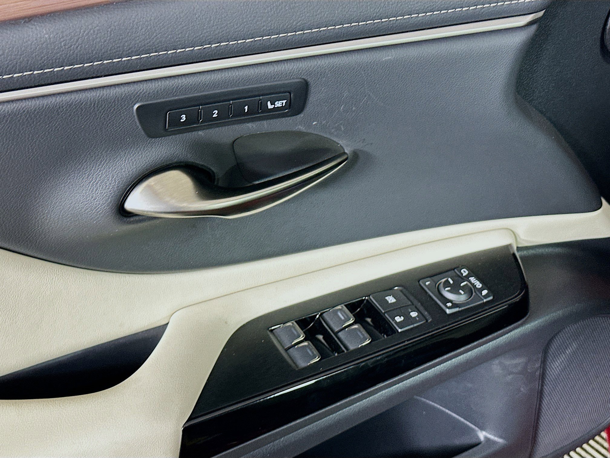 Used 2023 Lexus ES 350 w/ Premium Package FWD image 15