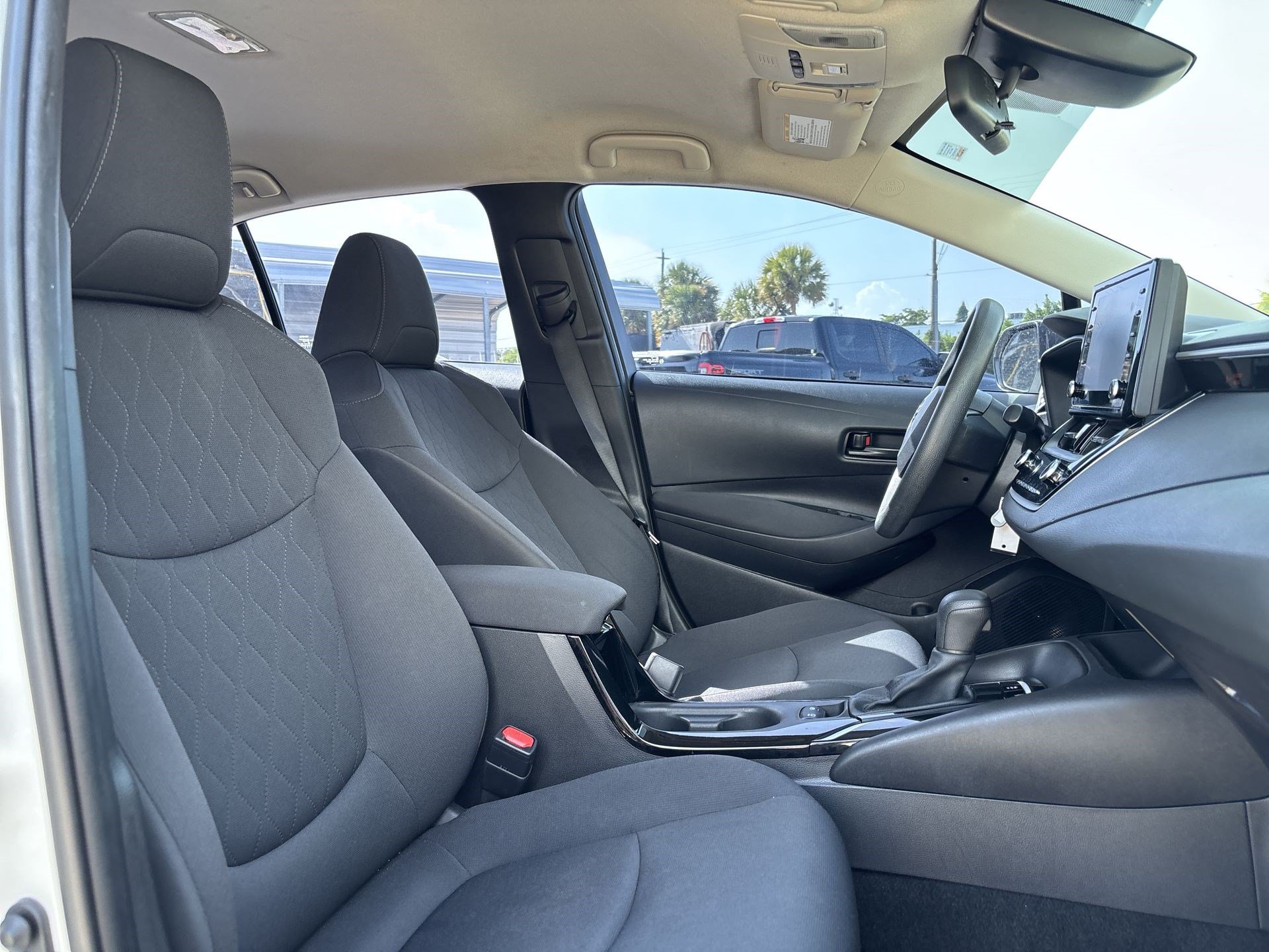 Used 2022 Toyota Corolla LE FWD image 23