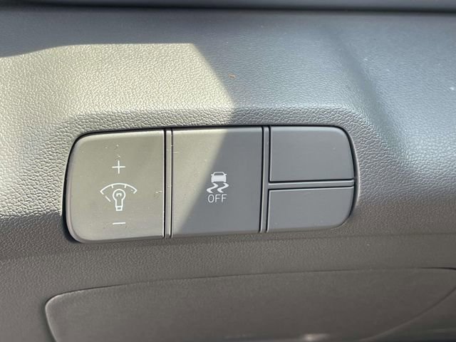 Certified 2025 Hyundai Elantra Sport image 16