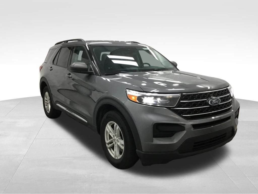 Used 2022 Ford Explorer XLT image 3