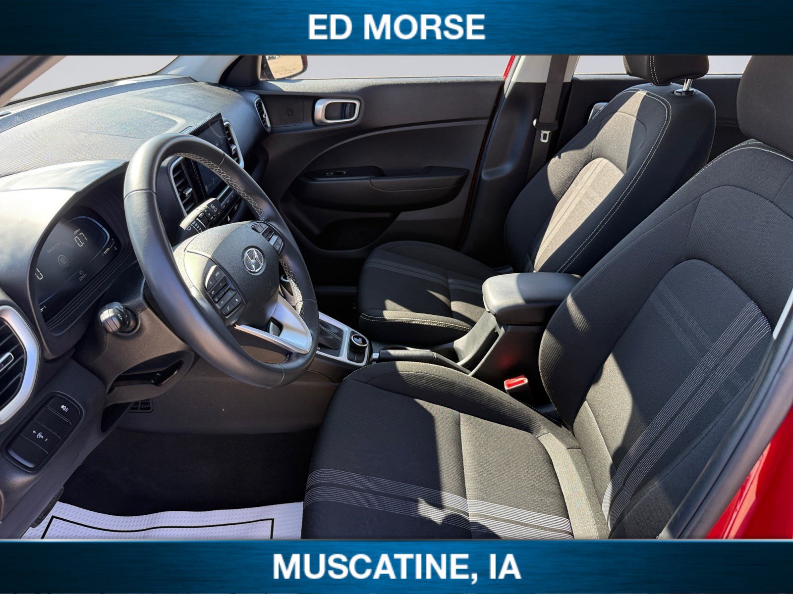 Used 2025 Hyundai Venue SEL image 9