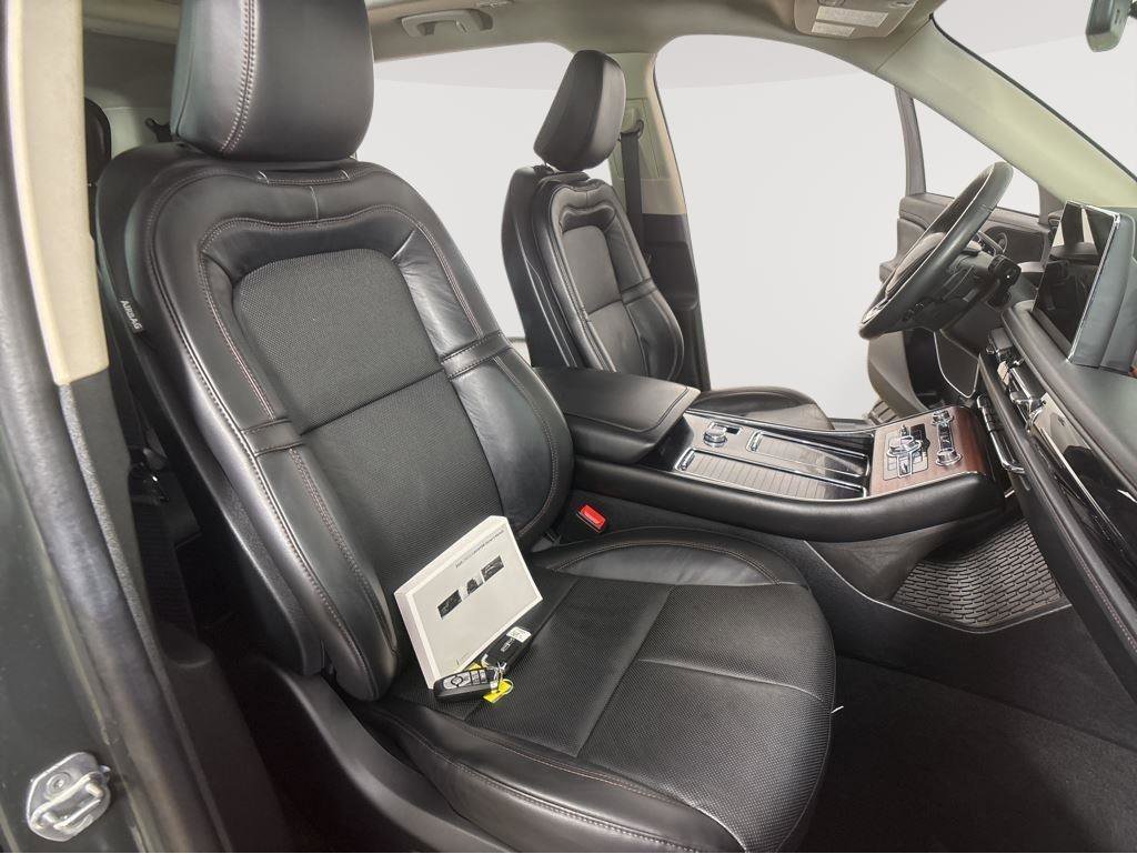 Used 2023 Lincoln Aviator Reserve w/ Equipment Group 201A AWD/4WD image 6