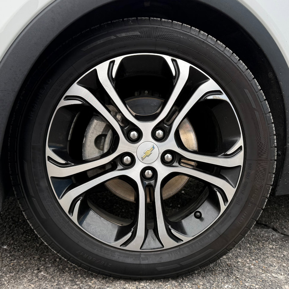 Used 2017 Chevrolet Bolt Premier w/ Driver Confidence II Package image 28