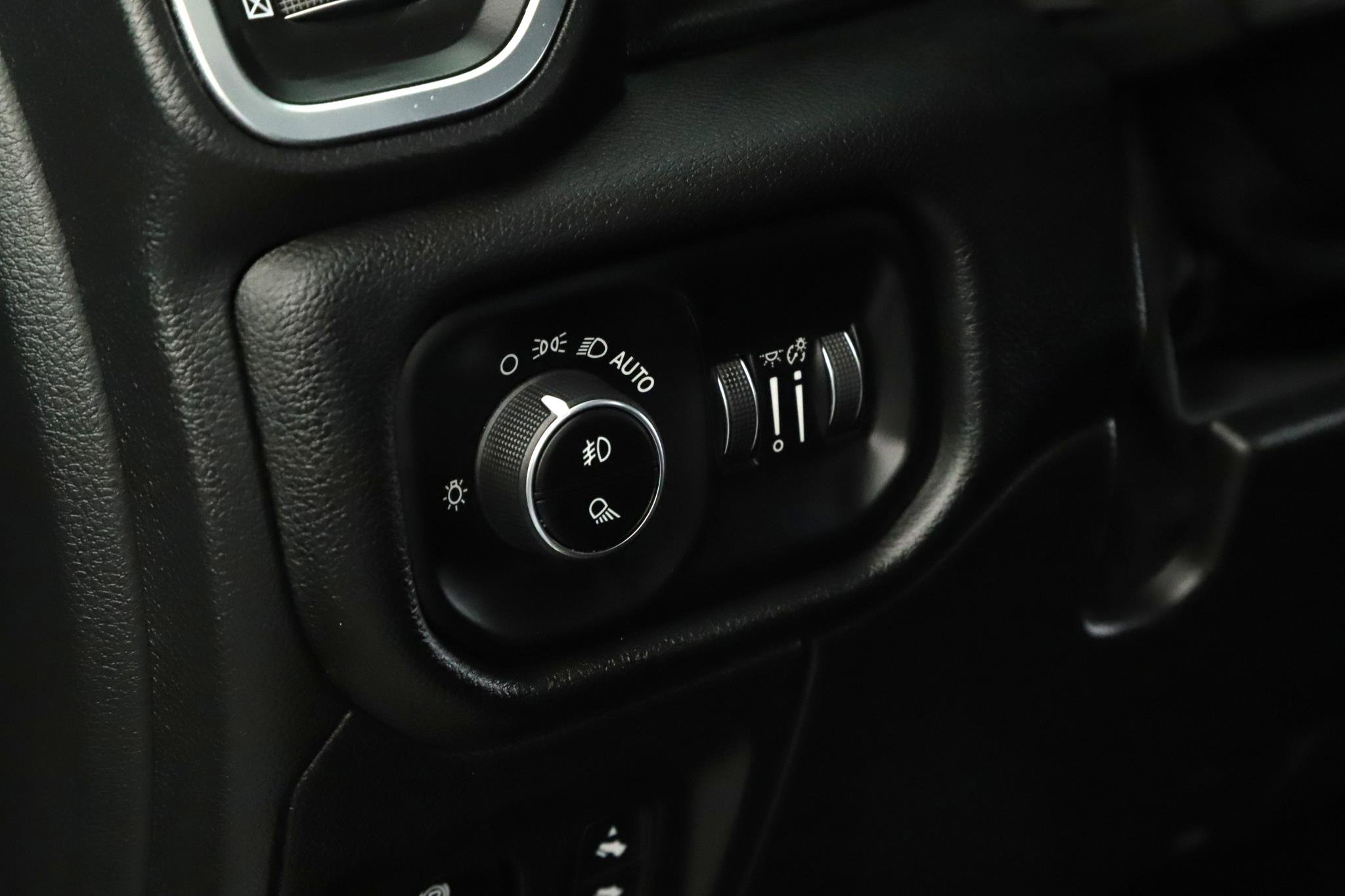 Used 2022 RAM 1500 Laramie AWD/4WD image 10