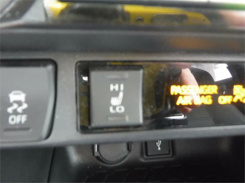 Used 2022 Toyota RAV4 SE image 10