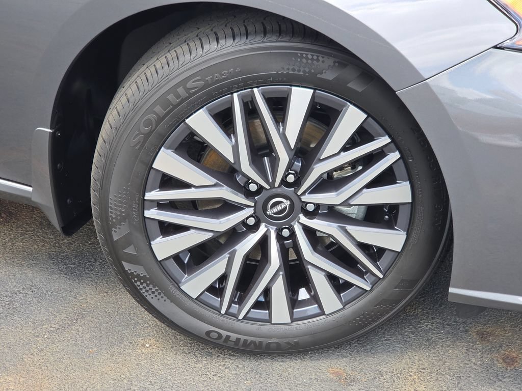 New 2026 Nissan Altima 2.5 SV FWD image 14
