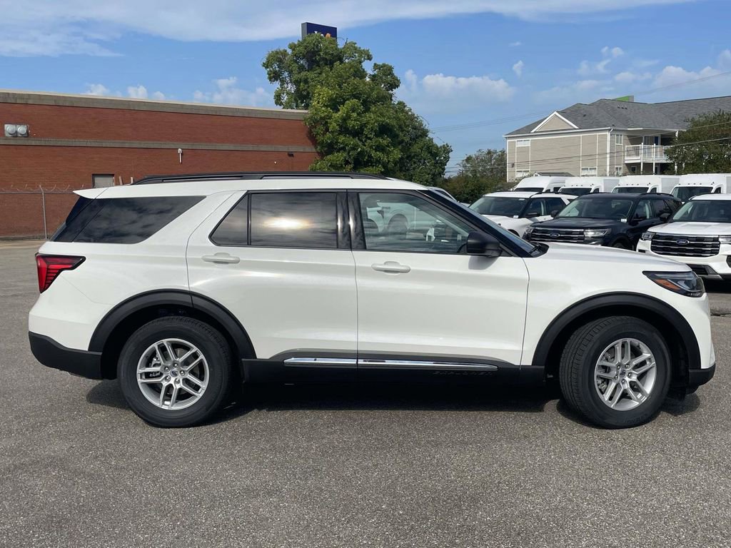 New 2025 Ford Explorer Active image 2