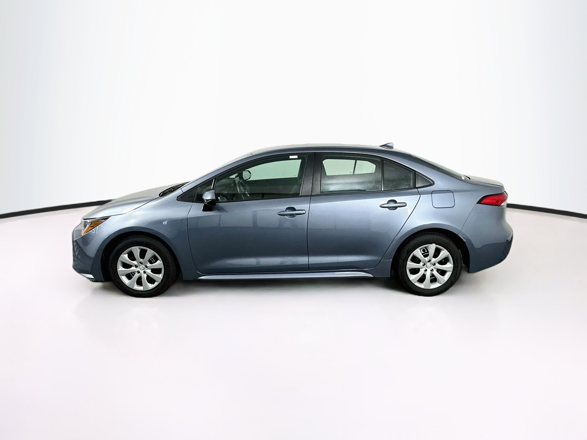 Used 2026 Toyota Corolla LE FWD image 4