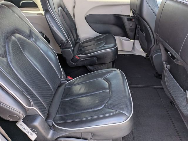 Used 2023 Chrysler Pacifica Limited FWD image 32