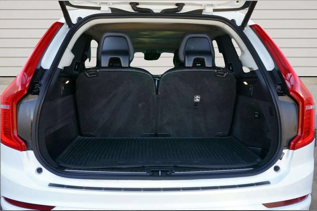 Used 2020 Volvo XC90 T6 Momentum w/ Protection Package Premier AWD/4WD image 10