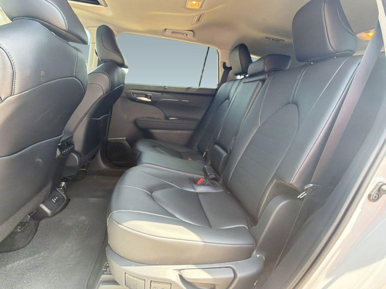 Used 2026 Toyota Highlander XLE AWD/4WD image 15