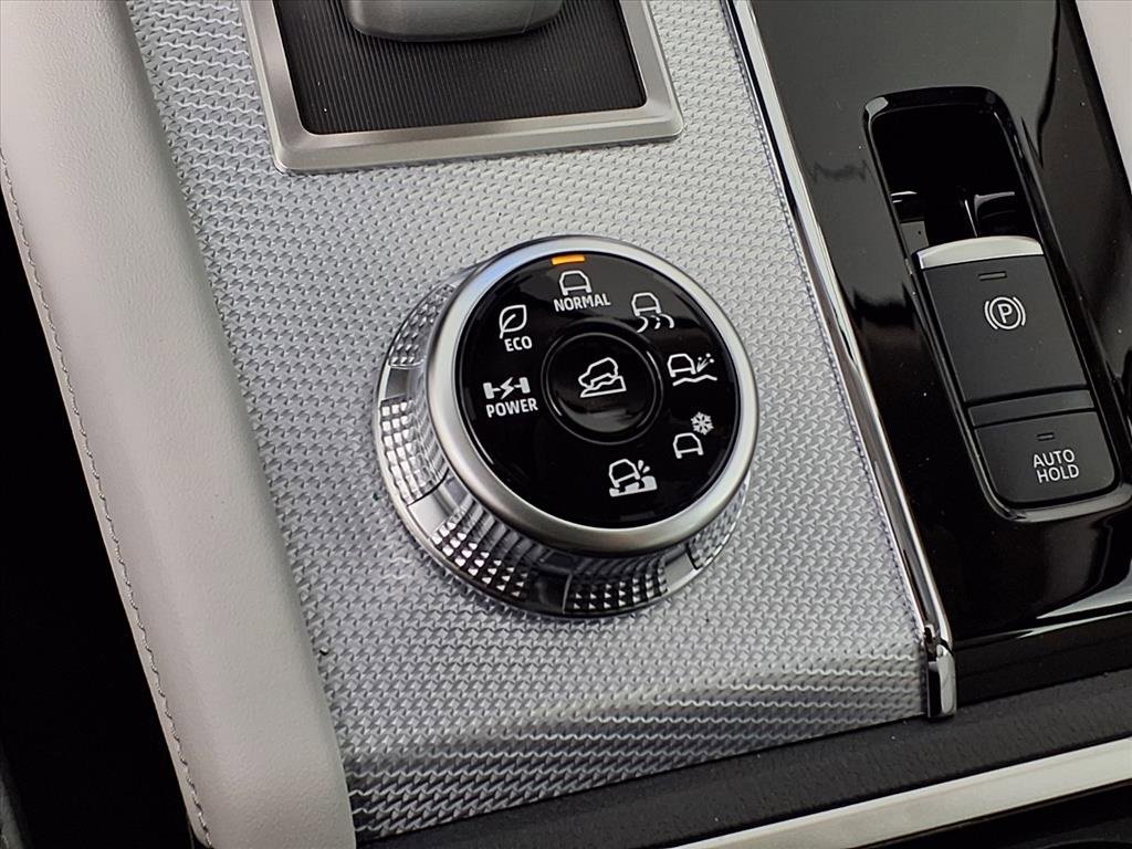 New 2025 Mitsubishi Outlander SEL image 21