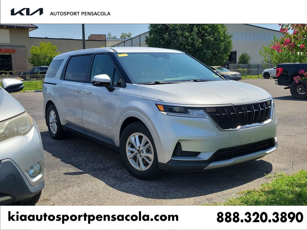 Used 2023 Kia Carnival LX FWD image 1