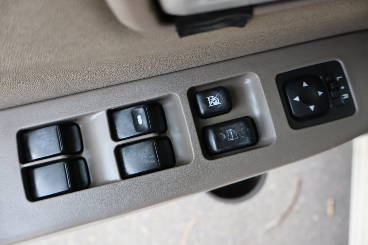 Used 2008 Mitsubishi Endeavor LS AWD/4WD image 27