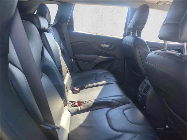 Used 2019 Jeep Cherokee Limited image 18