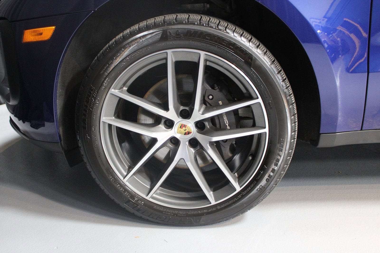 Certified 2024 Porsche Macan image 11