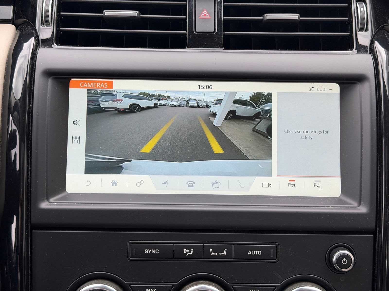 Used 2019 Land Rover Discovery SE AWD/4WD image 9