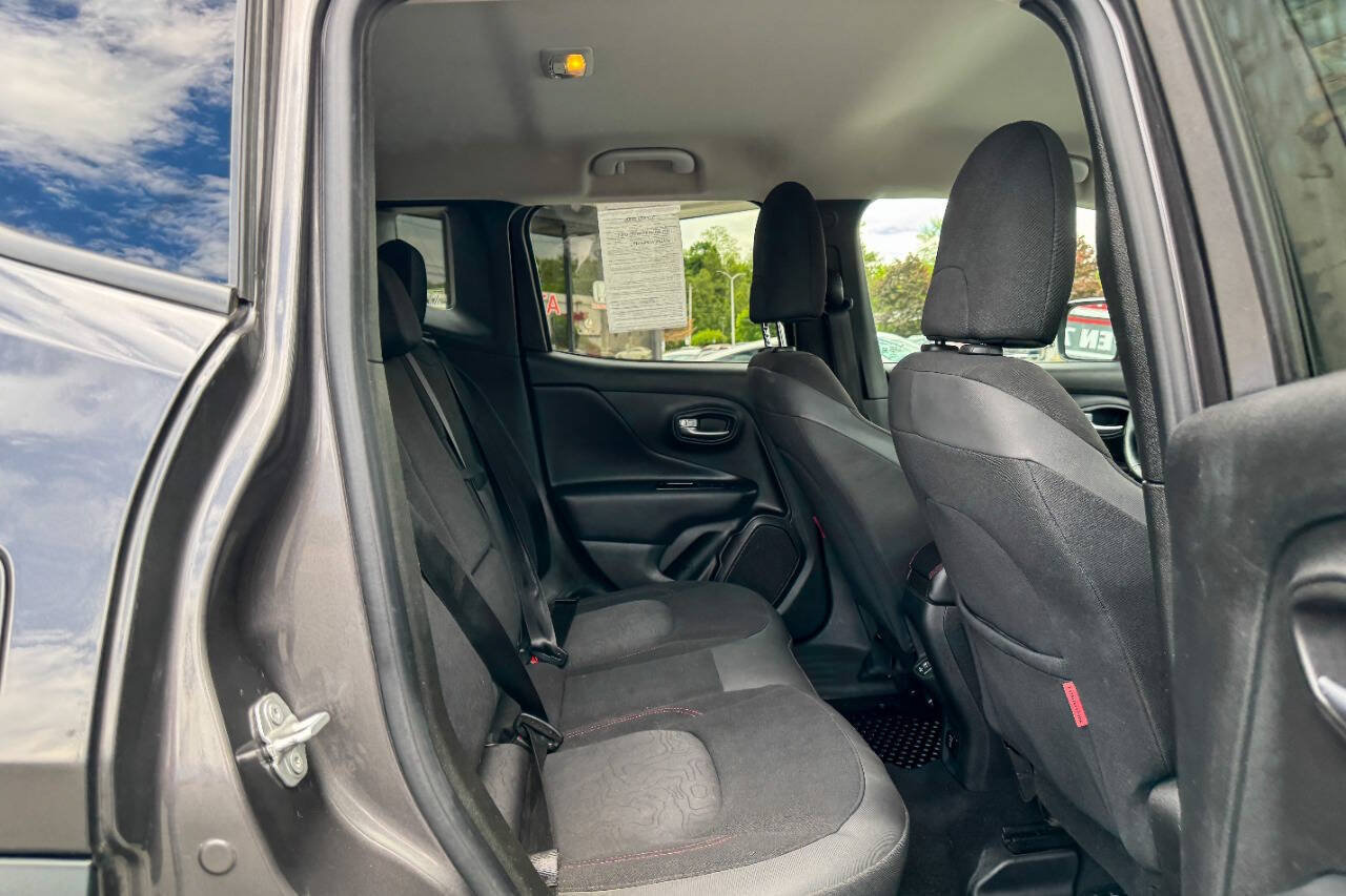 Used 2019 Jeep Renegade Trailhawk w/ UConnect 8.4 Nav Group AWD/4WD image 16
