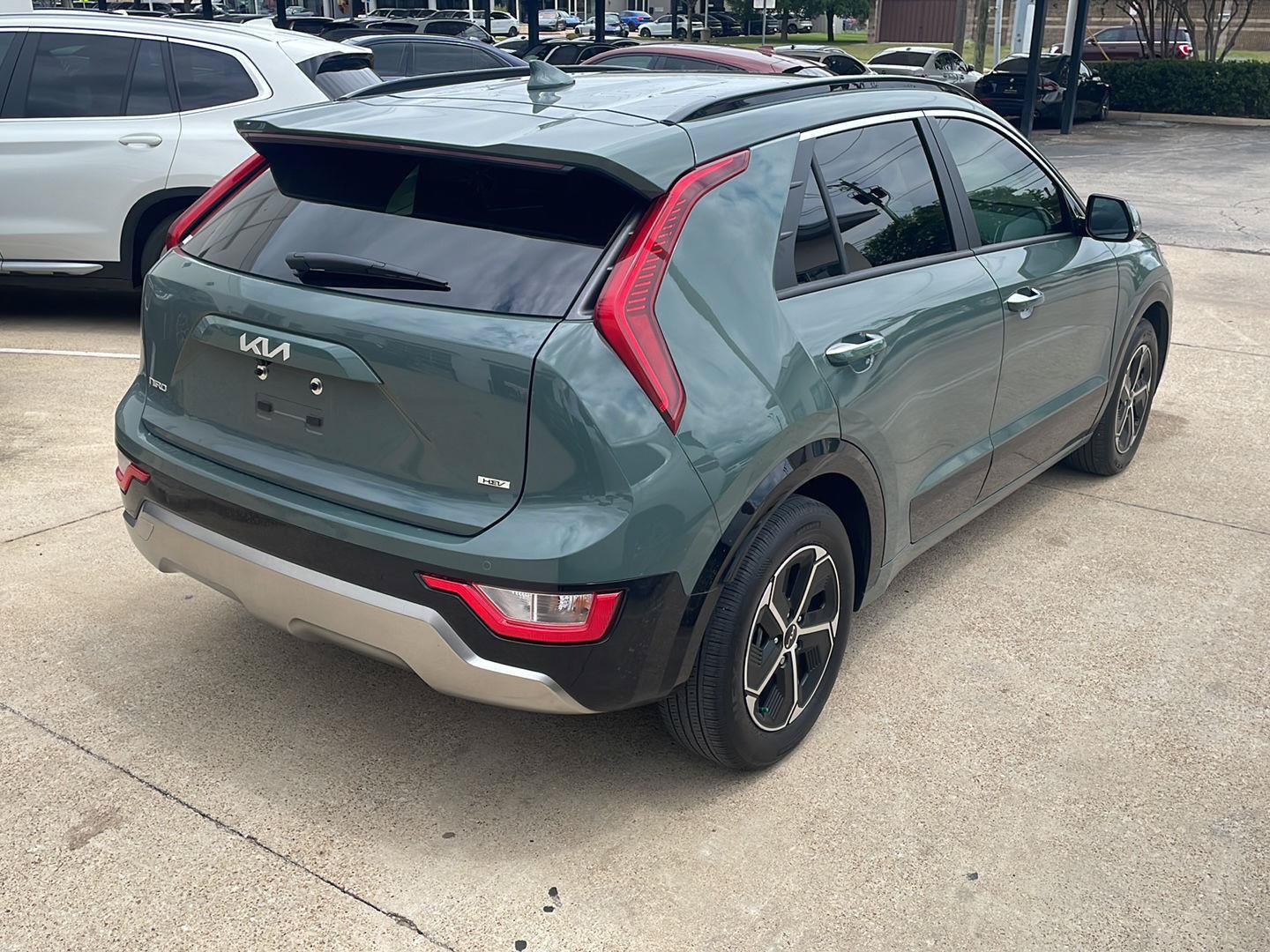 Used 2025 Kia Niro FWD image 3