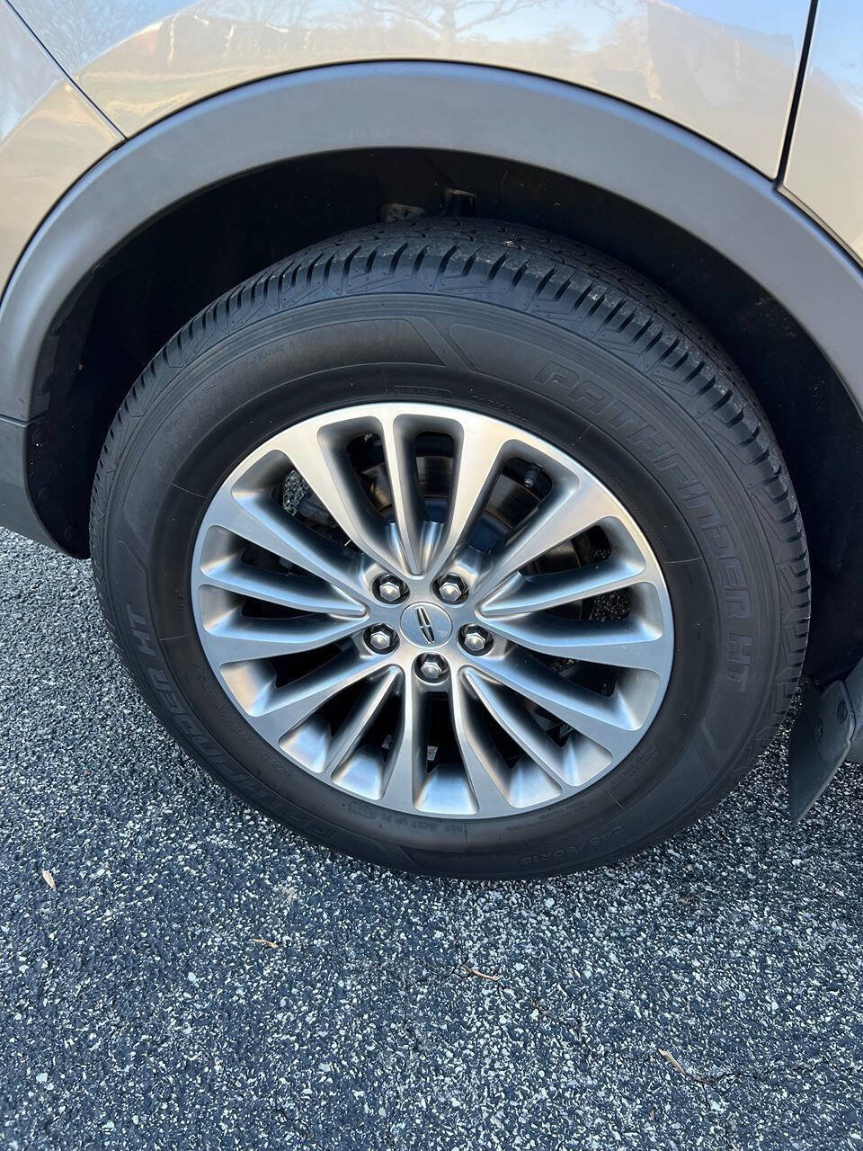 Used 2017 Lincoln MKX Select image 22