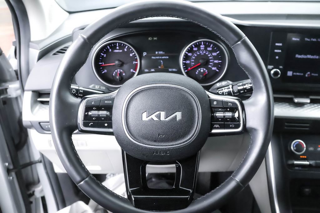 Used 2022 Kia Carnival LX image 15