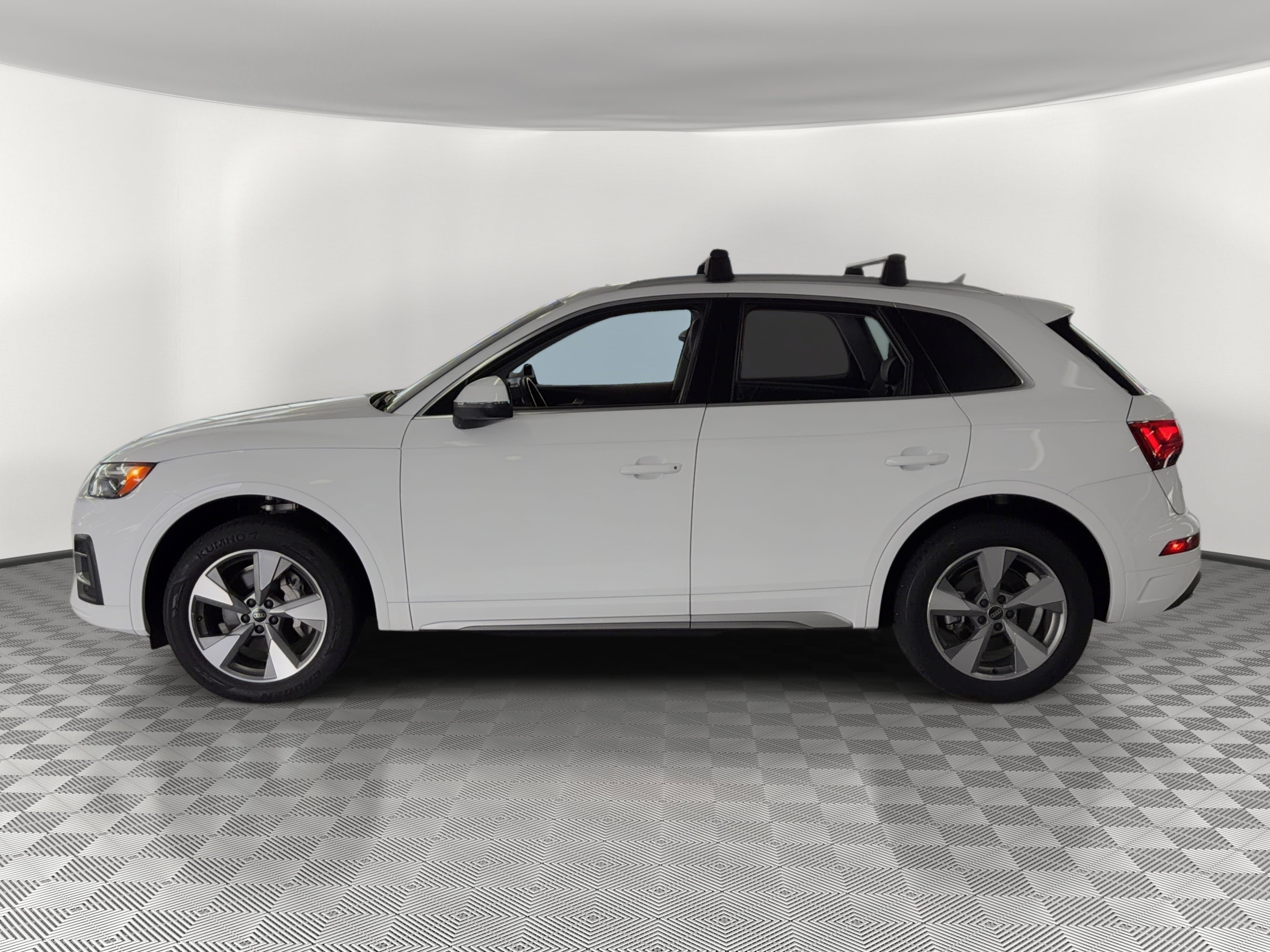 Certified 2024 Audi Q5 2.0T Premium w/ Convenience Package AWD/4WD image 2