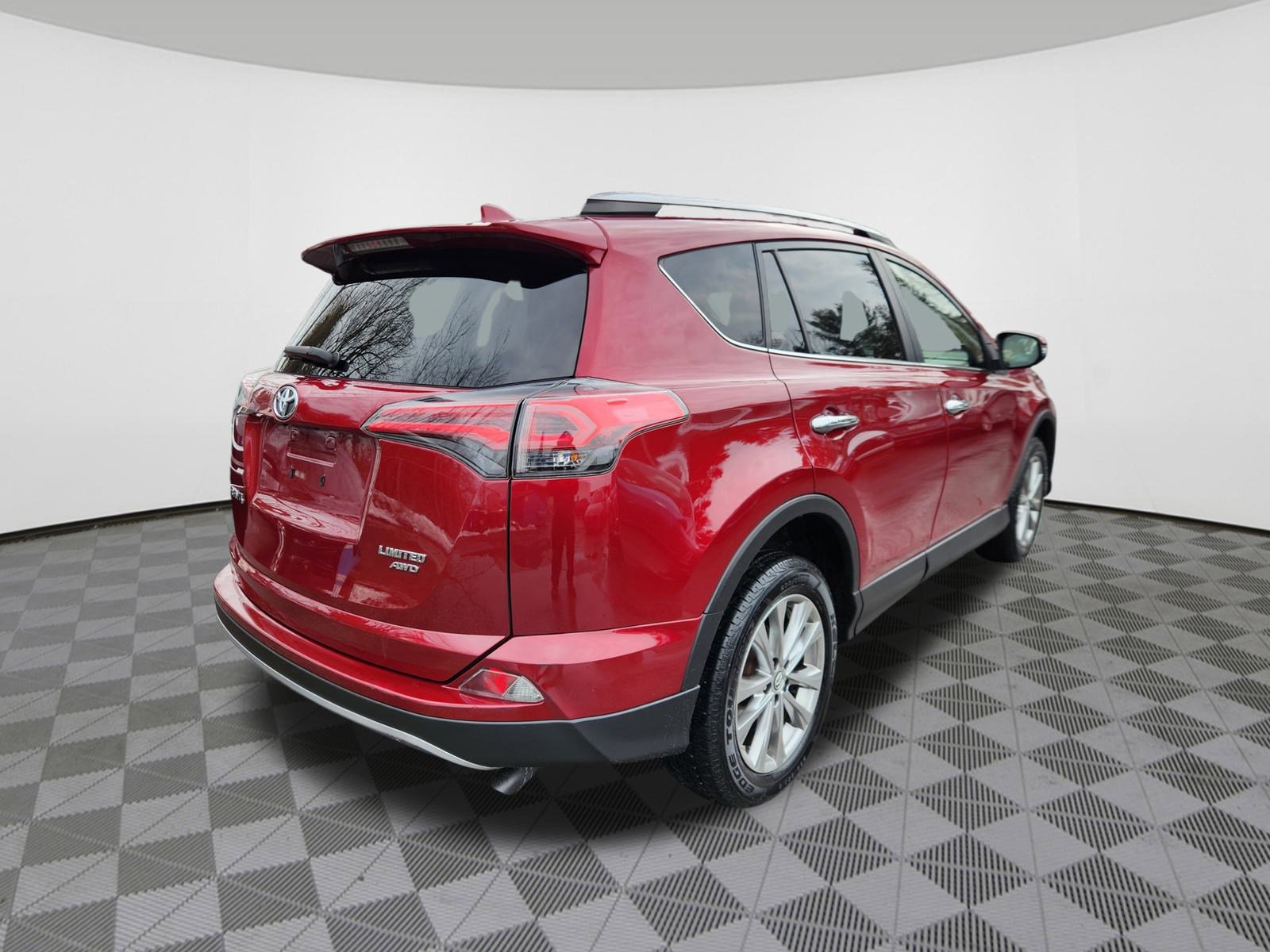 Used 2018 Toyota RAV4 Limited w/ All Weather Liner Package image 4