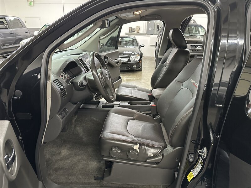 Used 2011 Nissan Xterra PRO-4X w/ Pro-4x Leather Pkg AWD/4WD image 13