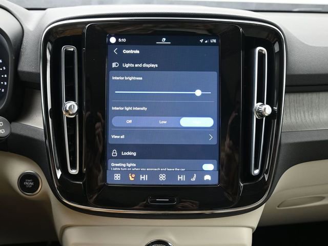 Used 2023 Volvo XC40 B5 Ultimate w/ Climate Package image 16