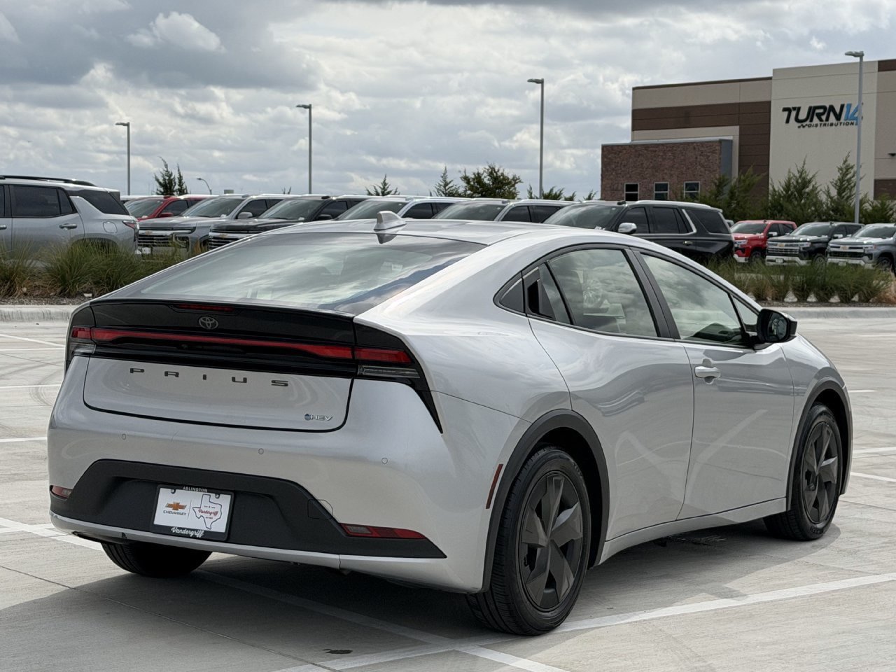 Used 2025 Toyota Prius LE FWD image 4