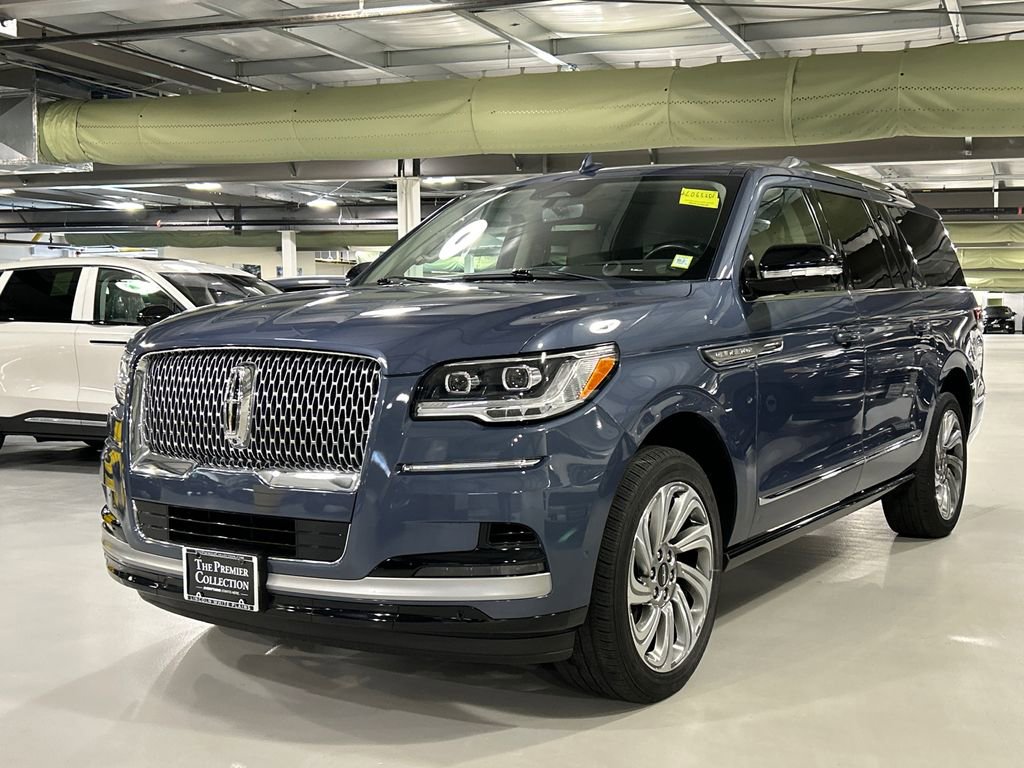 Used 2023 Lincoln Navigator L Reserve AWD/4WD image 5