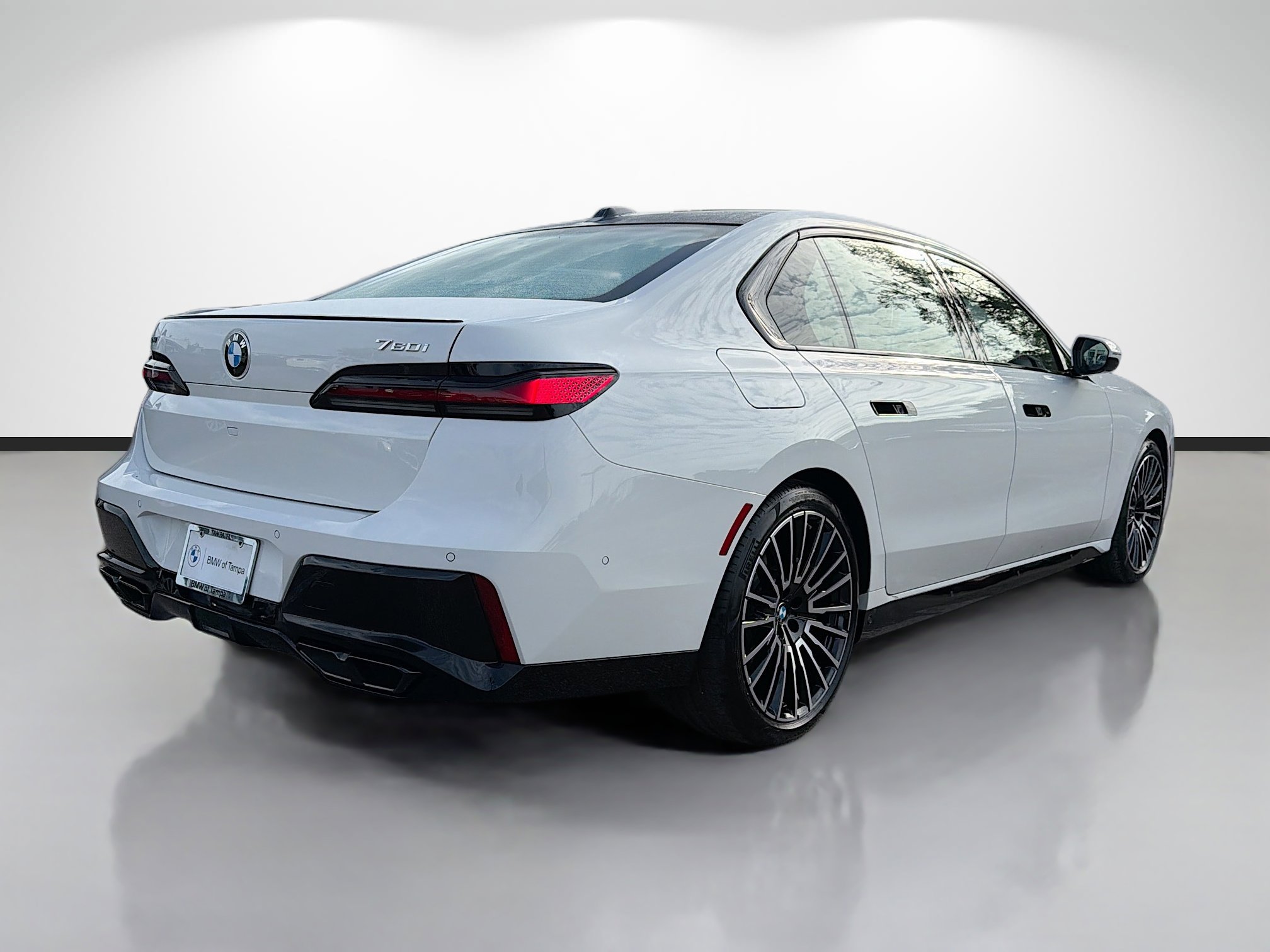 New 2026 BMW 760i xDrive w/ Executive Package image 3