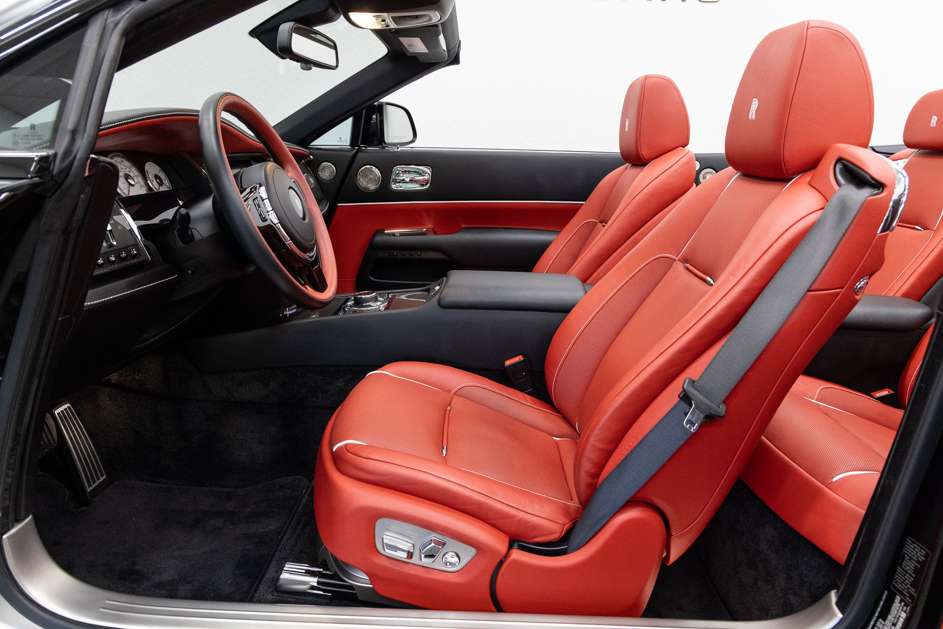 Used 2020 Rolls-Royce Dawn RWD image 7