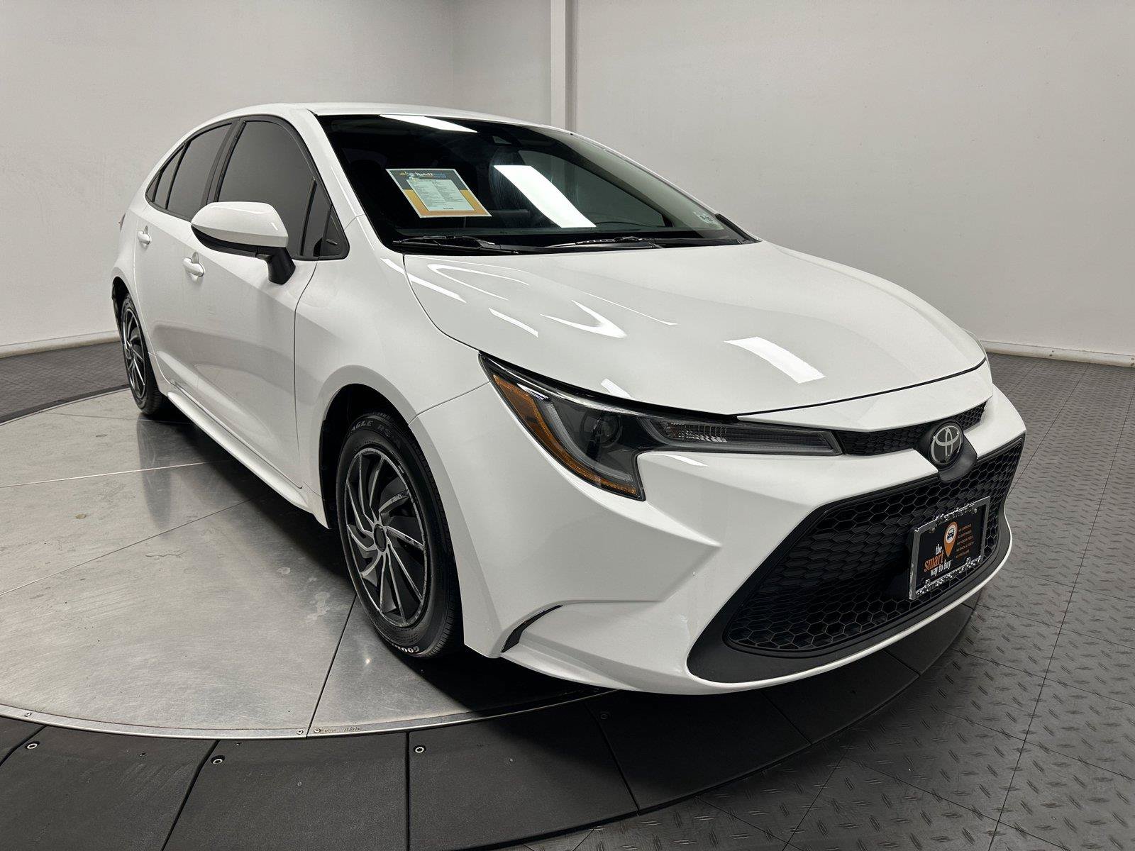 Used 2021 Toyota Corolla LE FWD image 2