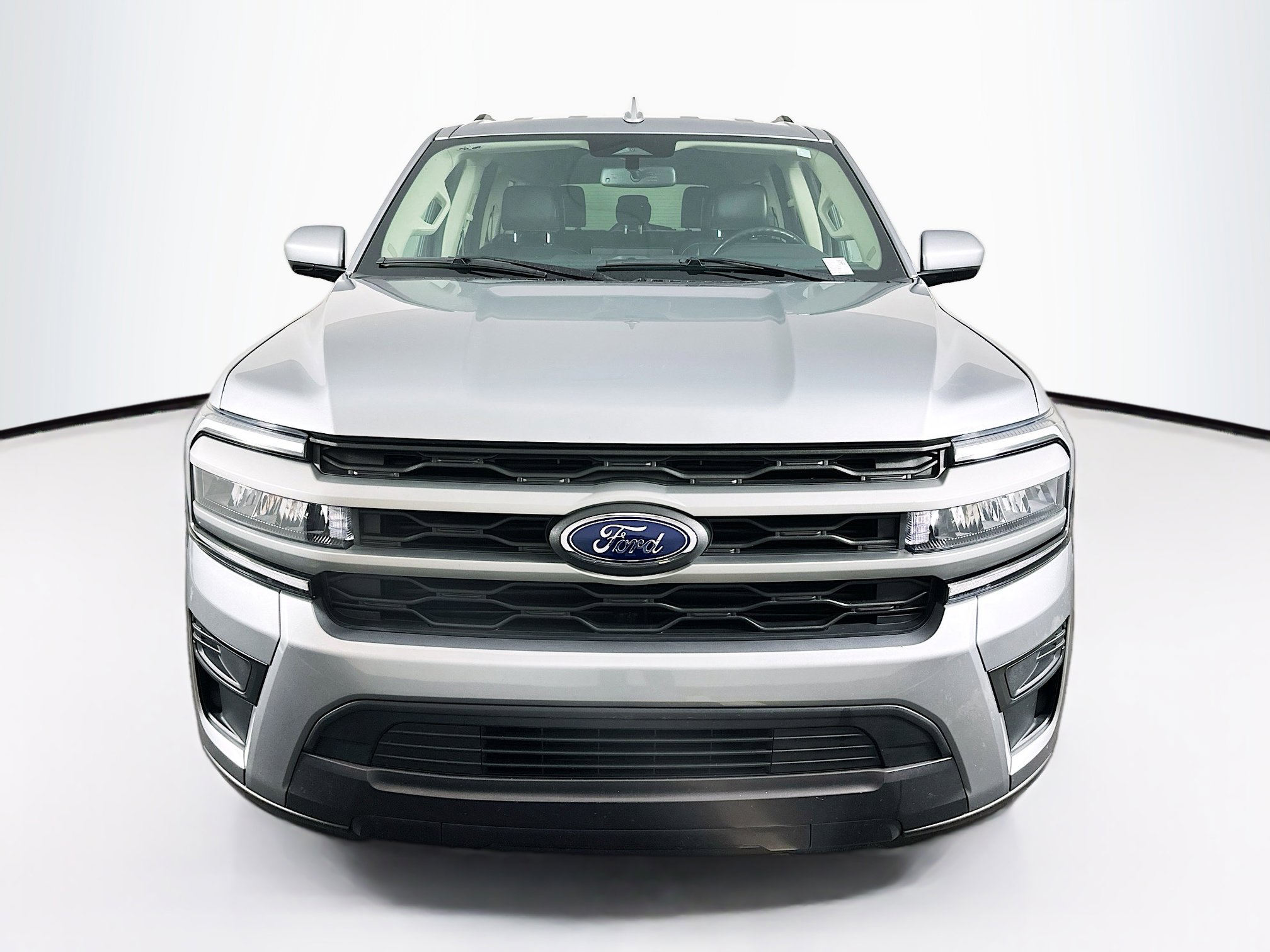 Used 2024 Ford Expedition Max XLT image 2