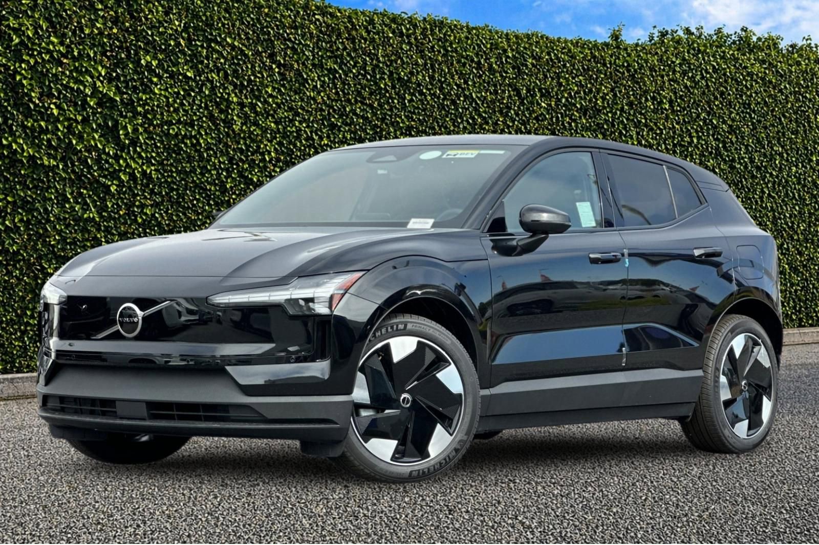 New 2025 Volvo EX30 Plus w/ Protection Package Premier