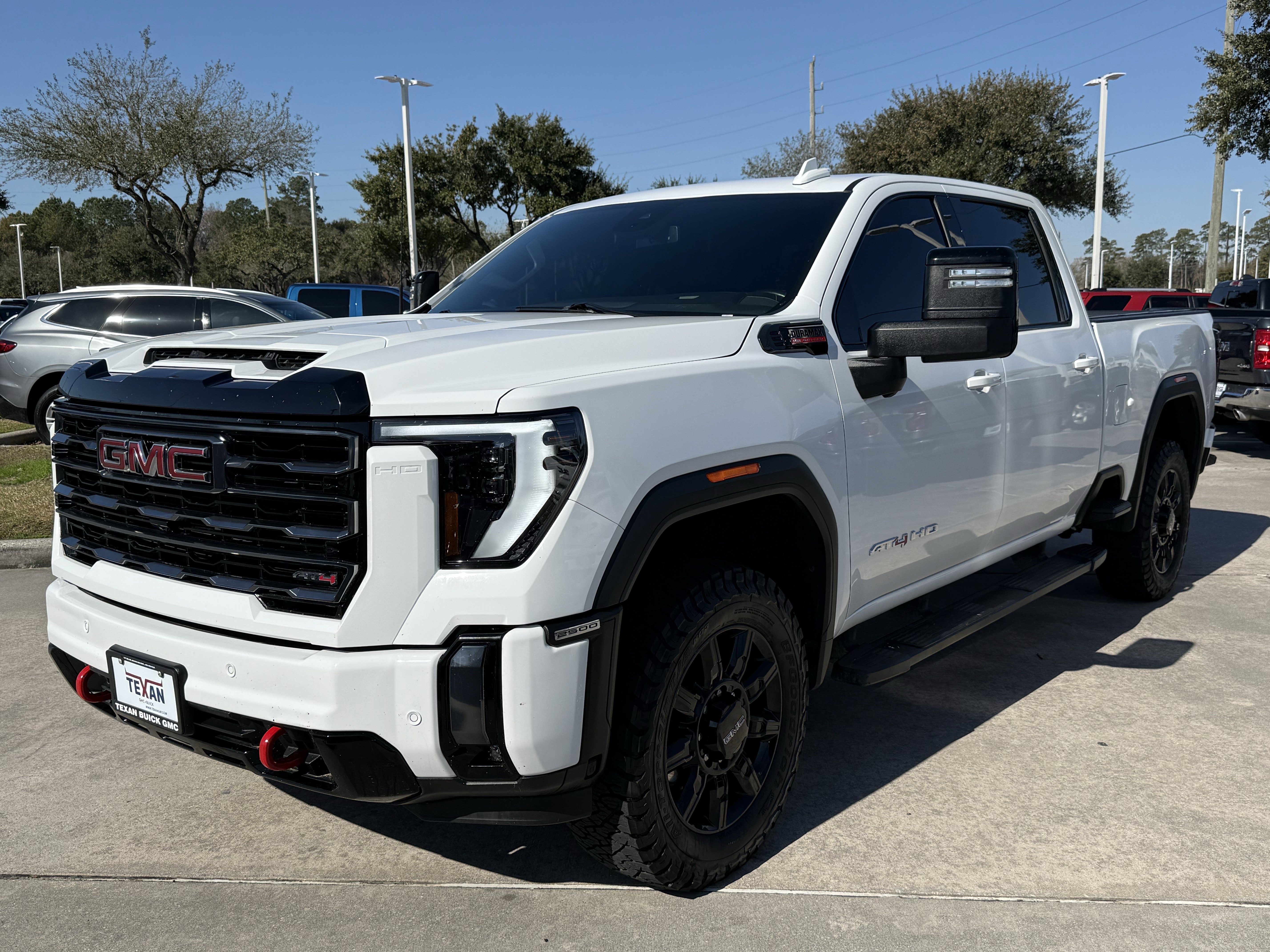 Used 2024 GMC Sierra 2500 AT4 image 8