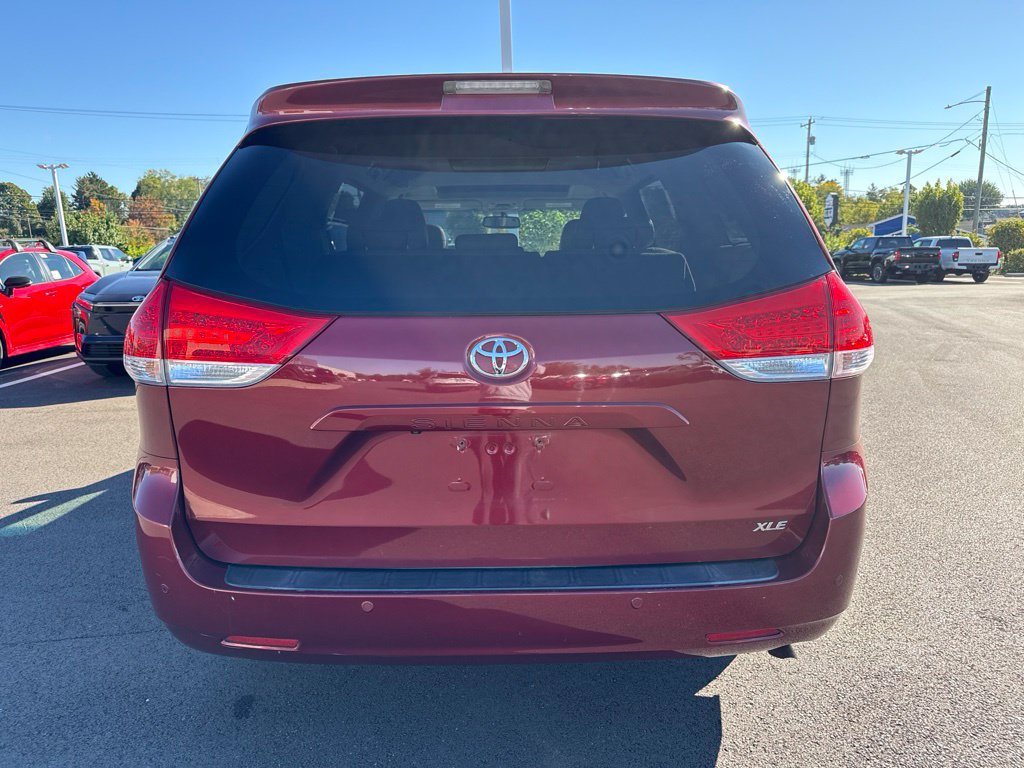 Used 2014 Toyota Sienna XLE FWD image 3