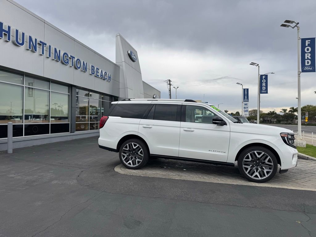 Used 2025 Ford Expedition Platinum w/ Platinum Ultimate Package AWD/4WD image 3