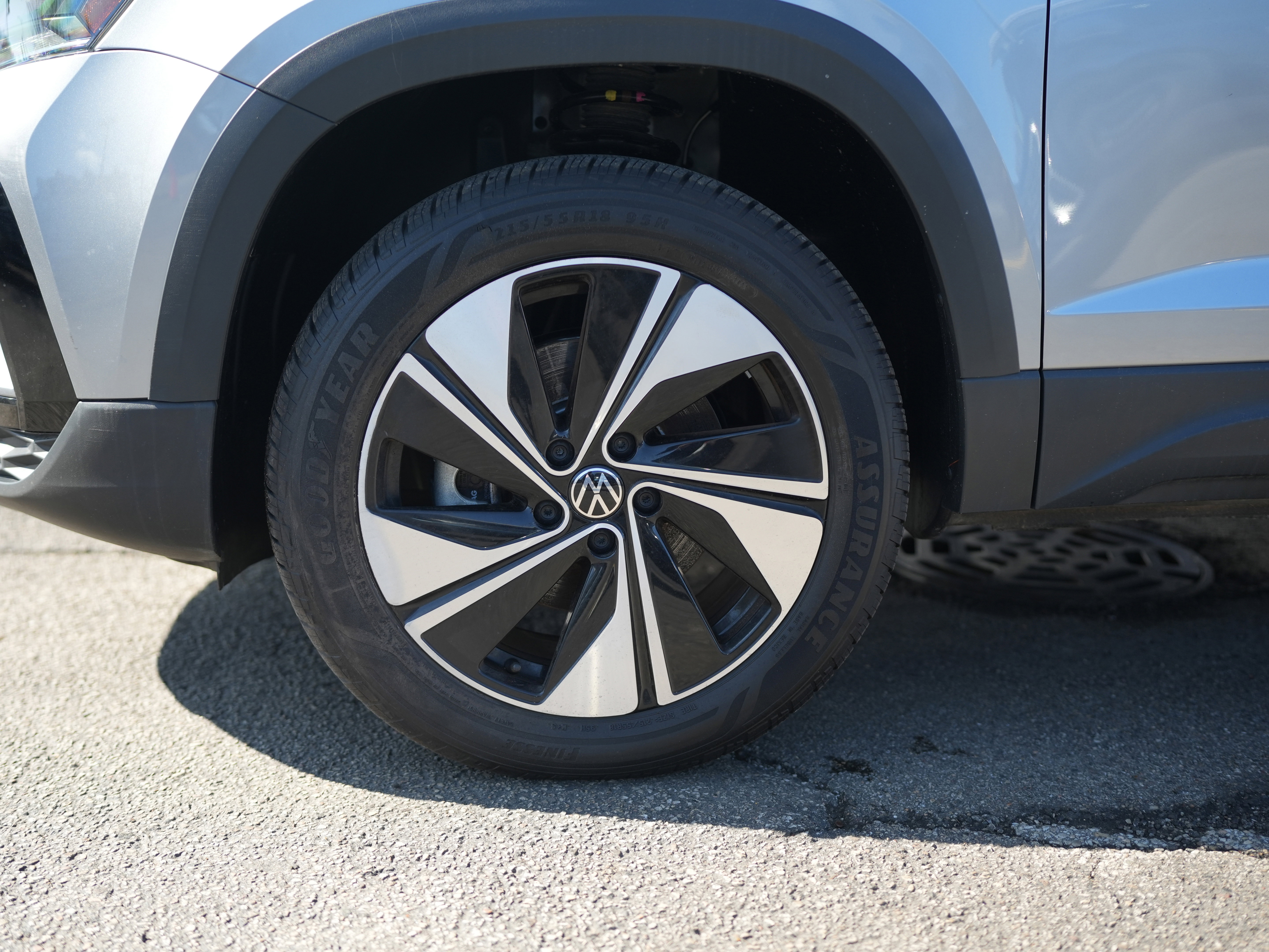 Used 2023 Volkswagen Taos SE w/ Panoramic Sunroof Package image 11